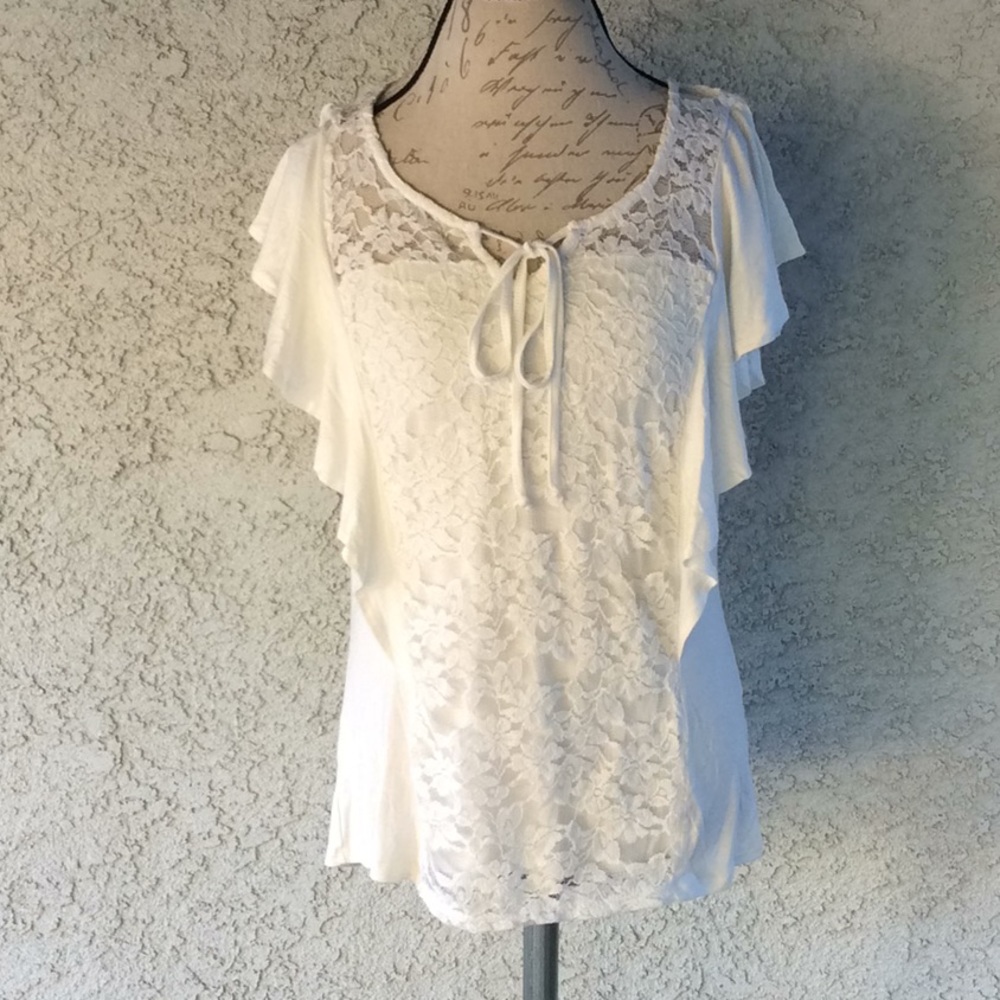 Naïf White Ruffle Floral Lace Feminine Dainty Blouse 👚